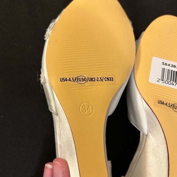 Women’s Satin Lace Peep Toe Flowers Detail Wedge Ankle Strap white size 4 - 4.5 - Picture 10 of 11